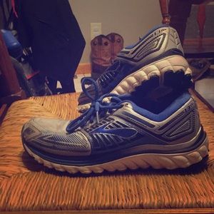 Brooks size 8.5 blue and silver